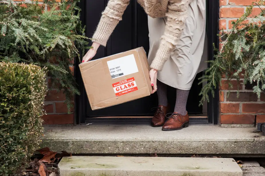 A parcel being delivered to the door and received by the recipient, with international shipping options available by air and sea shipping.